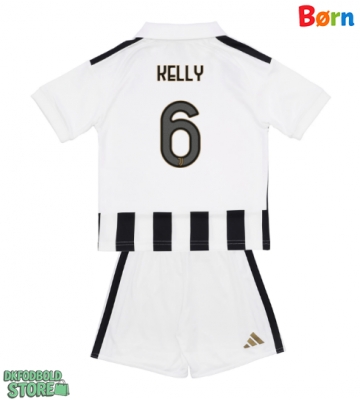 Juventus Lloyd Kelly #6 Replika Babytøj Hjemmebanesæt Børn 2026-27 Kortærmet (+ Korte bukser)